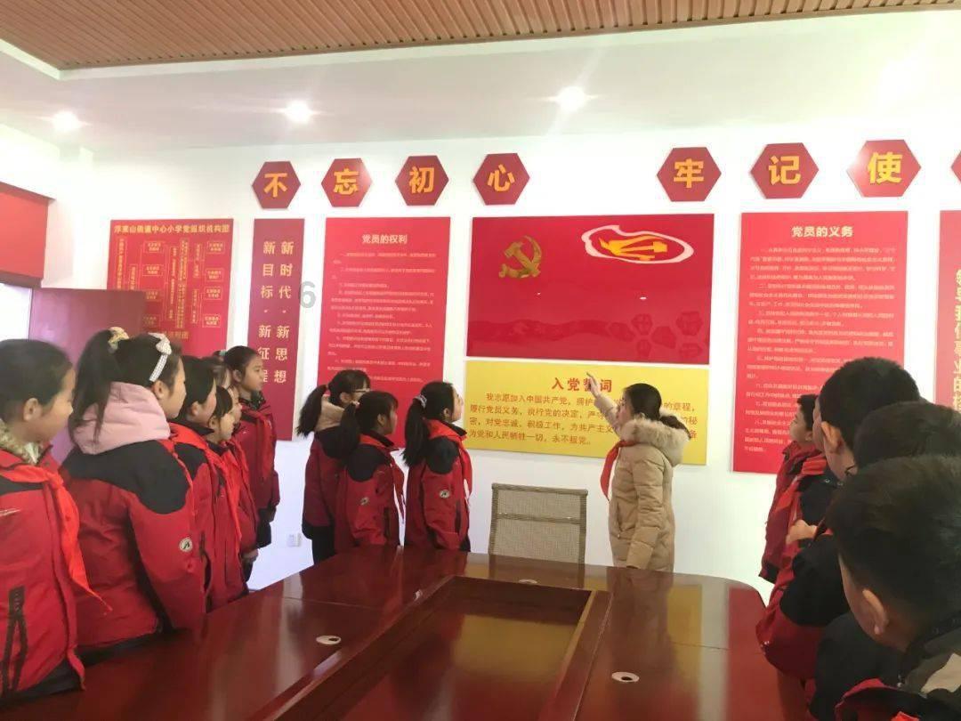 新生儿买衣服是买连体的好还是买分开的？游戏画面